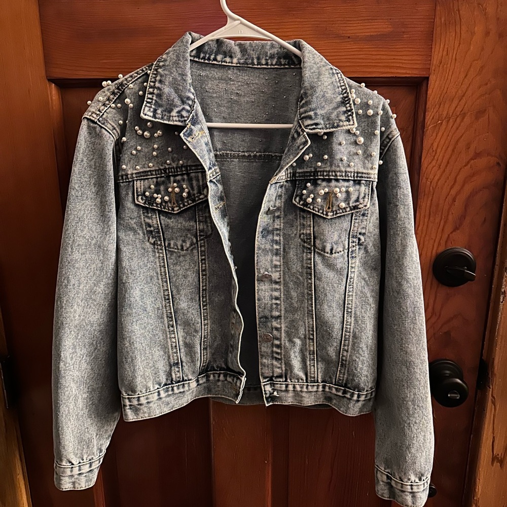 Light Blue Women's Embroidered Pearl Denim Jean Jacket (M)